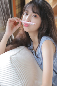年轻的女邻居2